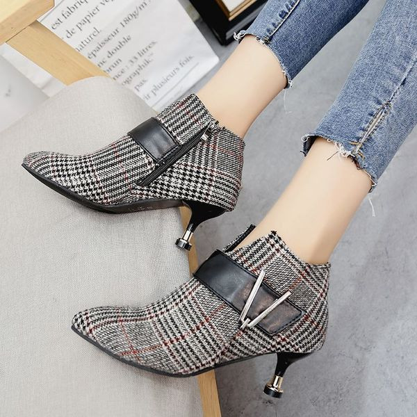 Öko-seemisnahast 5 cm kontsaga ja metallelemendiga naiste kingad