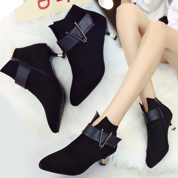 Öko-seemisnahast 5 cm kontsaga ja metallelemendiga naiste kingad