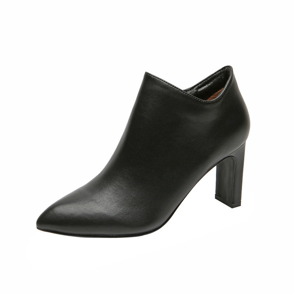 Női csizma hegyes modell 8 cm sarokkal