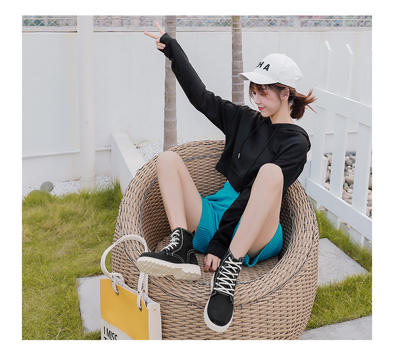 Női alkalmi csizma fűzővel