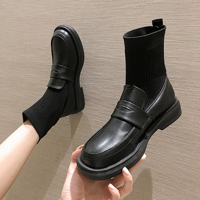 Stiilsed naiste saapad või mustad saapad lameda tallaga