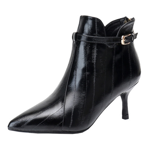 Női hegyes csizma cipzárral és csattal