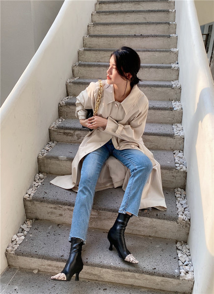 Modern női csizma műbőrből állatmintával