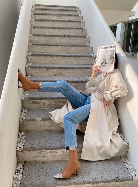 Modern női csizma műbőrből állatmintával