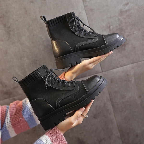 Női csizma durva talppal és fűzővel - fekete színű