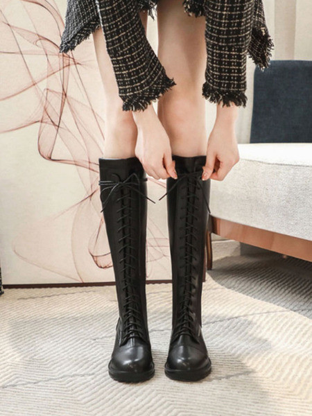 Bőr női fekete csizma lapos talppal és fűzővel