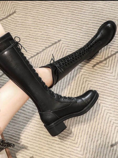 Bőr női fekete csizma lapos talppal és fűzővel