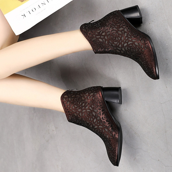 Női csizma hálós anyagból és fényes hatású