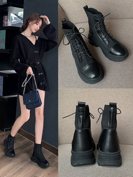 Női alkalmi zoknis csizma fekete színben