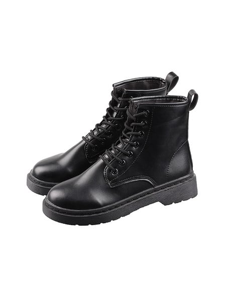 Öko bőrből készült fekete női csizma fűzővel, lapos talppal