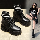 Eko bőrből készült alkalmi női csizma fűzővel és belső platformmal