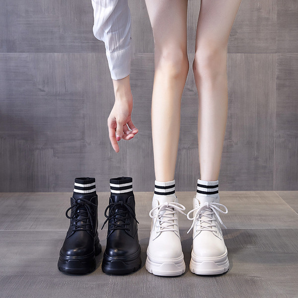 Eko bőrből készült alkalmi női csizma fűzővel és belső platformmal