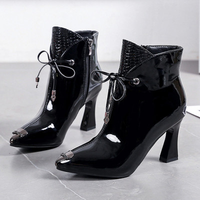 Moodsad kõrgete kontsadega naiste lakknahast saapad - must ja punane