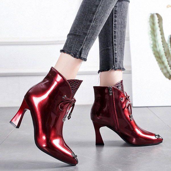 Moodsad kõrgete kontsadega naiste lakknahast saapad - must ja punane