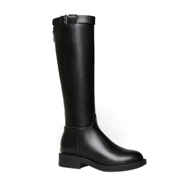 Női bőrcsizma hegyes modell, alacsony sarkú