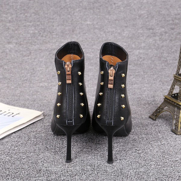 Őszi csizma hegyes modell béléssel