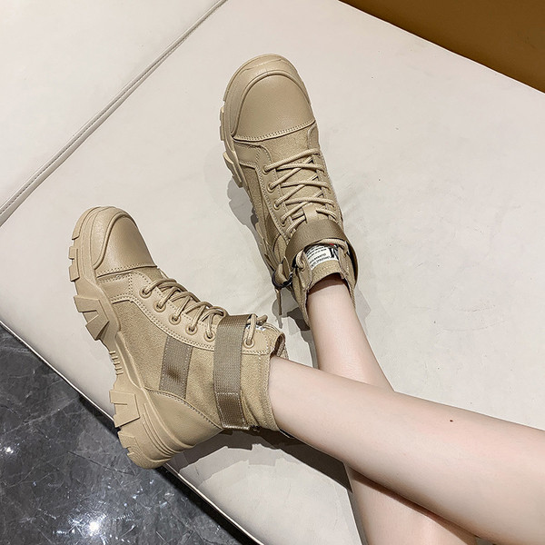 Női alkalmi csizma fűzővel és durva talppal