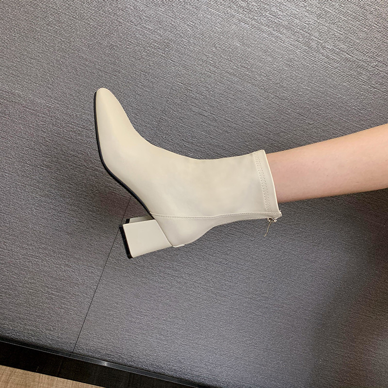 Eko bőrből készült, sima modell női csizma vastag sarokkal