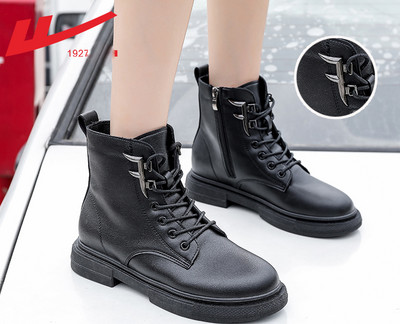 Μοντέρνες γυναικείες έκο δερμάτινες μπότες σε διάφορα μοντέλα