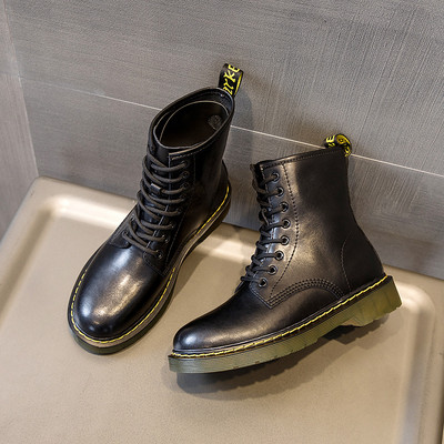 Modern női csizma lapos talppal, fekete színben - öko bőr