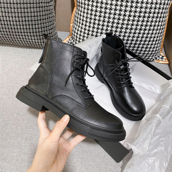 Moodsad lameda tallaga naiste saapad lameda tallaga musta värvi