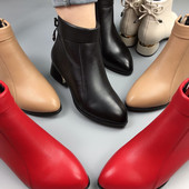 Őszi csizma hegyes modell fűzővel és alacsony vastag sarokkal