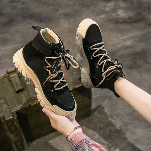 Alkalmi női csizma durva talppal