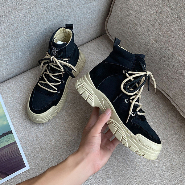 Alkalmi női csizma durva talppal