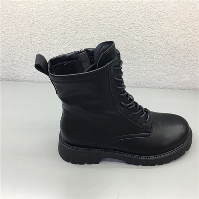 Lapos talpú női csizma új modellje - fekete színű