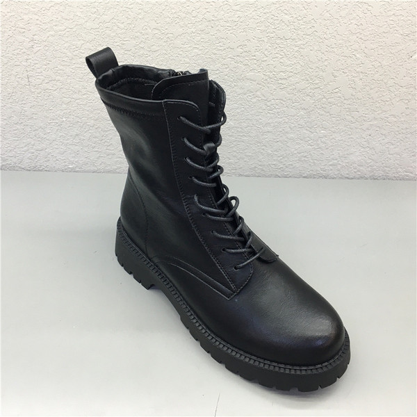 Lapos talpú női csizma új modellje - fekete színű