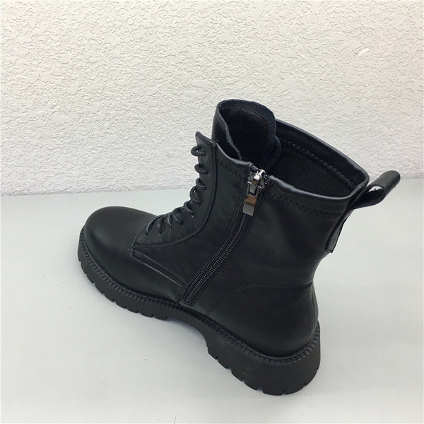 Lapos talpú női csizma új modellje - fekete színű