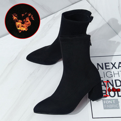 Modern női csizma eco velúrból, 6,5 cm-es sarokkal - fekete színű