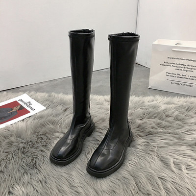 Lihtne mudel ümardatud kunstnahast naiste saapad lameda tallaga