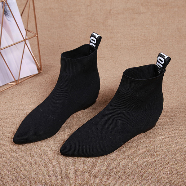 Női alkalmi cipő - hegyes modell fekete színben