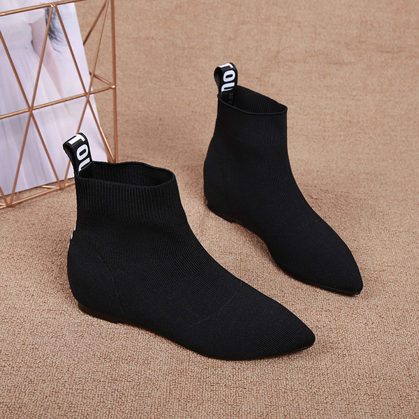 Női alkalmi cipő - hegyes modell fekete színben