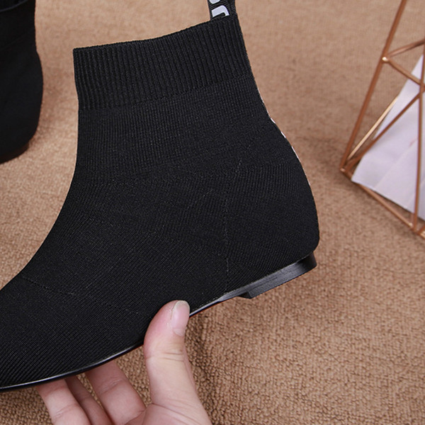 Női alkalmi cipő - hegyes modell fekete színben