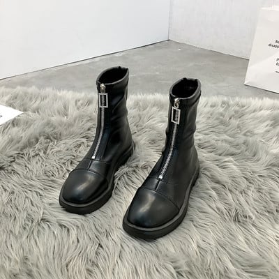 Aktuális női csizma lapos talppal és cipzárral