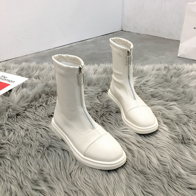 Aktuális női csizma lapos talppal és cipzárral