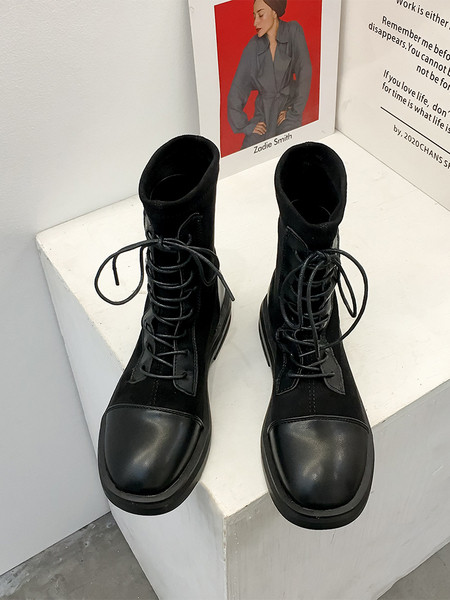 Aktuális női csizma lapos talppal és cipzárral