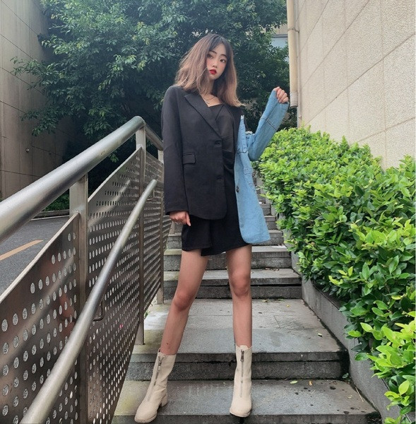 Női csizma új modell műbőrből, bézs színben