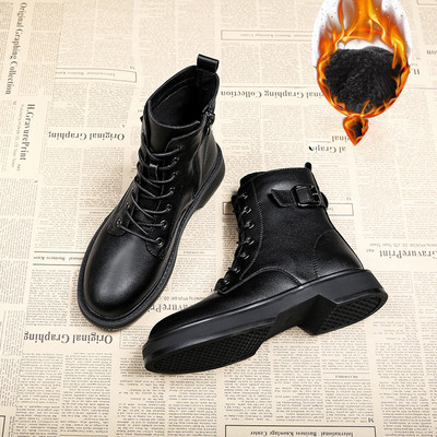 Mustad pandla ja paeltega naiste saapad