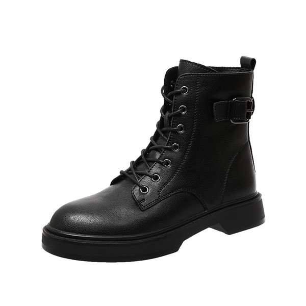 Mustad pandla ja paeltega naiste saapad