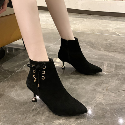 Női őszi csizma fűzővel és alacsony vékony sarkú