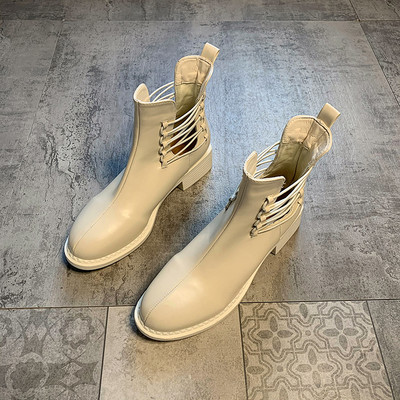 Uus mudel sügiseste väljalõigatud osadega naiste saapad