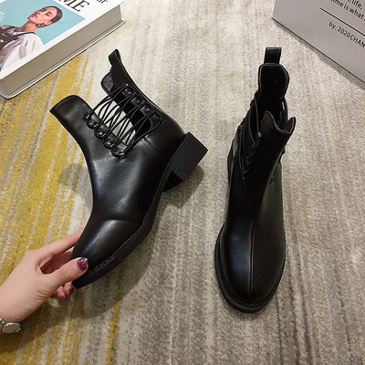 Uus mudel sügiseste väljalõigatud osadega naiste saapad