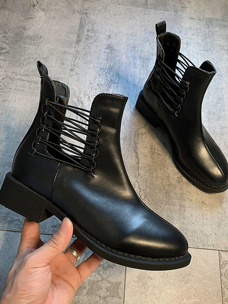 Uus mudel sügiseste väljalõigatud osadega naiste saapad