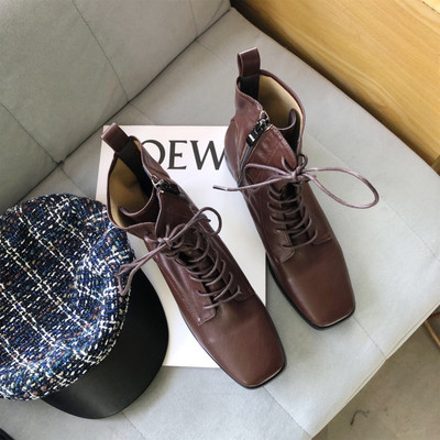 Őszi-téli csizma lekerekített modell fűzővel