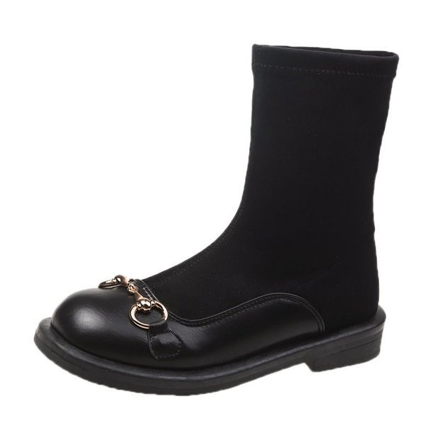 Modern fekete női csizma fém elemmel