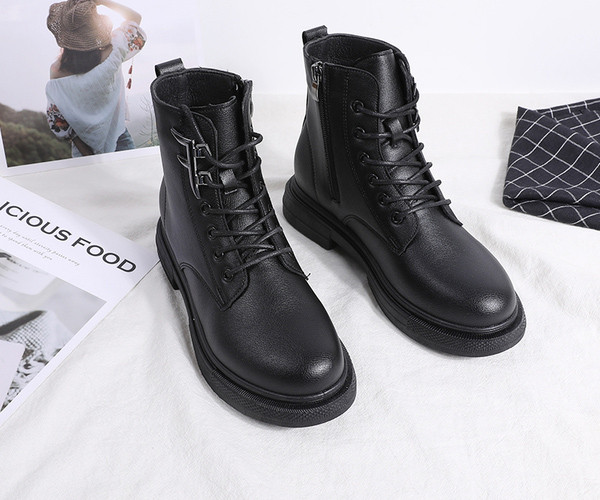 Naiste paelte ja lukuga nahast saapad