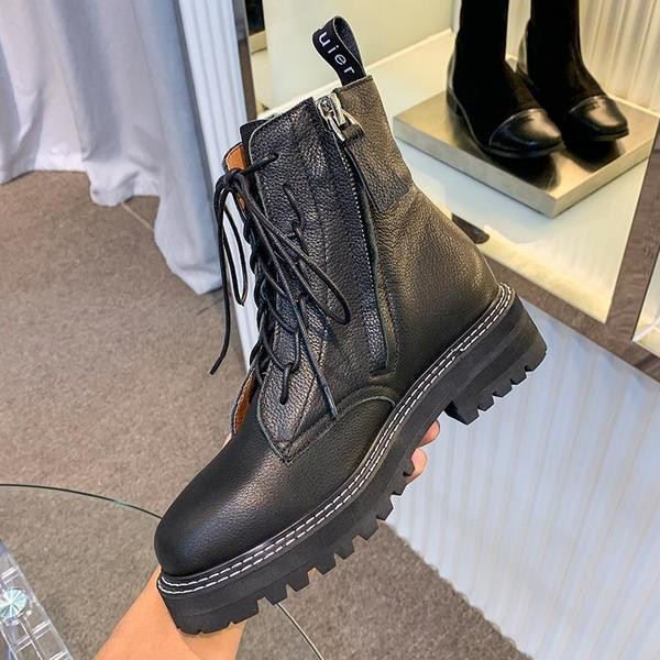 Modern női csizma műbőrből - fekete színben